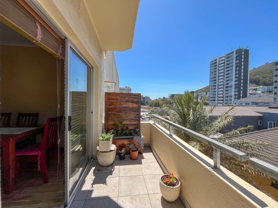 To Let 1 Bedroom Property for Rent in Sea Point Western Cape